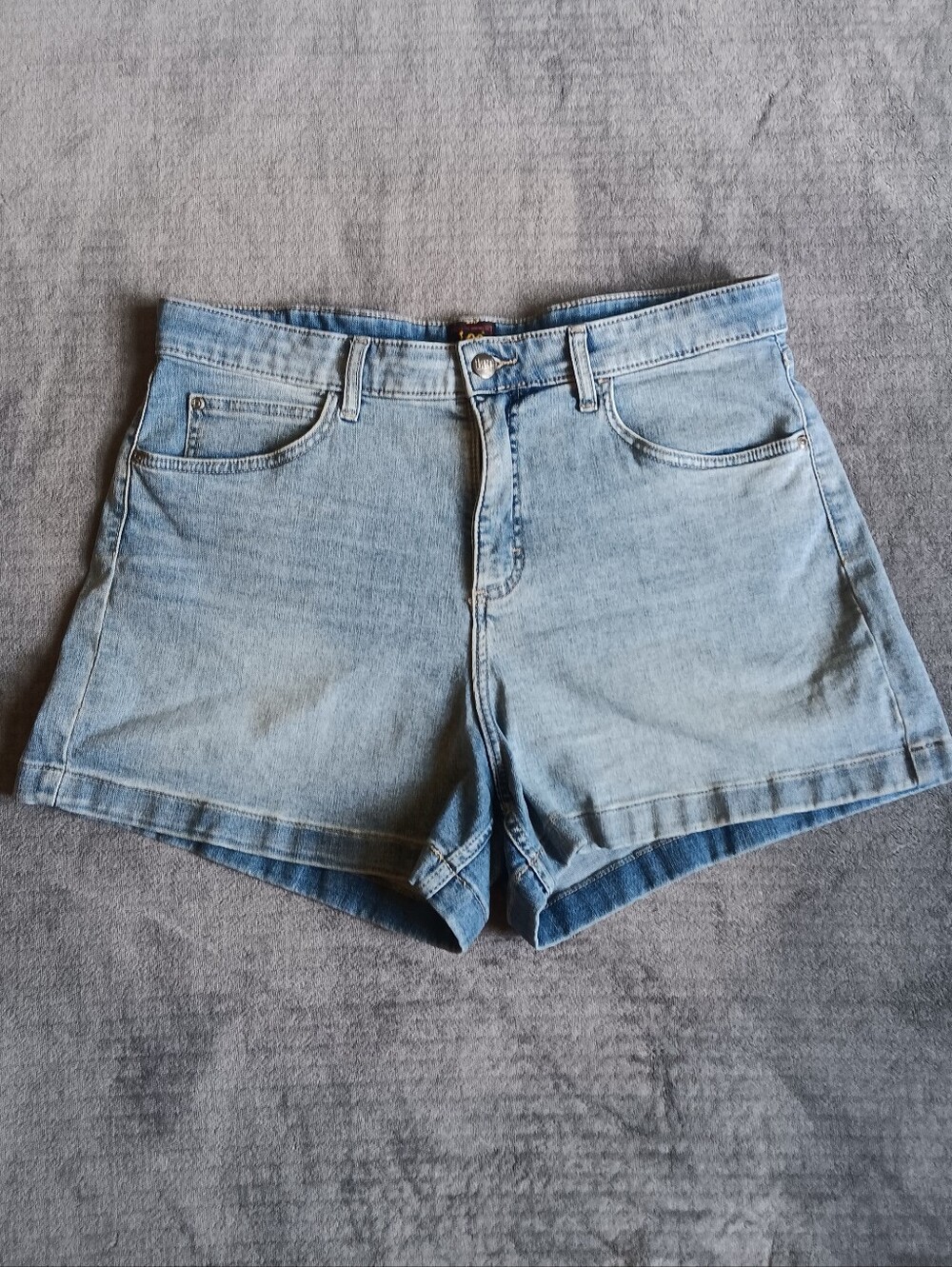 Vintage Lee Blue Light Wash Denim Mom Shorts, Womens Size 16, Comfortable